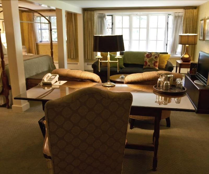 Bedford Village Inn Екстер'єр фото