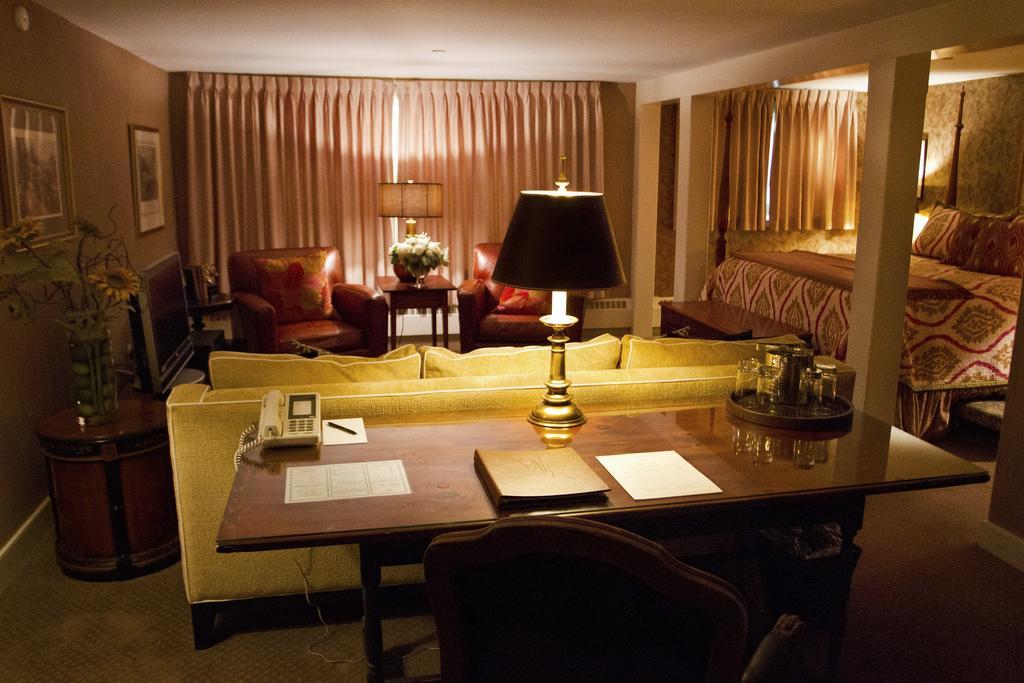 Bedford Village Inn Екстер'єр фото